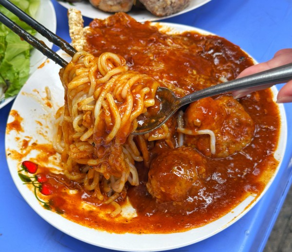Bánh tầm cay đặc sản Cà Mau ở TP.HCM: Quán bình dân trong hẻm bán 24/7 Bánh tầm cay đặc sản Cà Mau ở TP.HCM: Quán bình dân trong hẻm bán 24/7