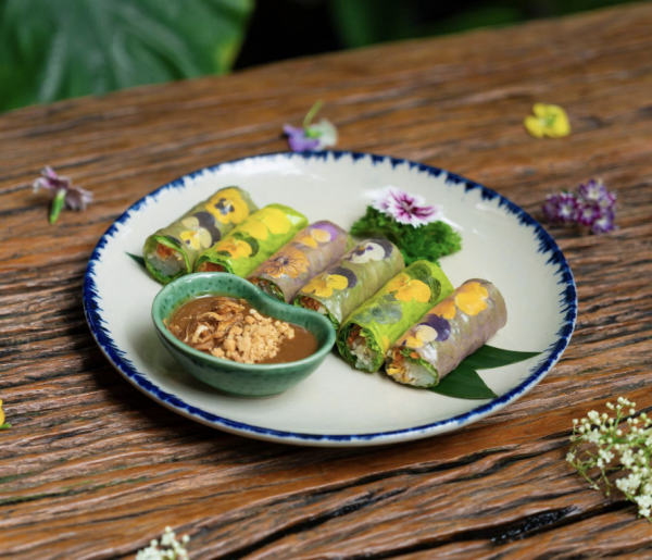 Bất ngờ với người đứng sau nhà hàng chay TP.HCM được Michelin vinh danh 2 năm liền Bất ngờ với người đứng sau nhà hàng chay TP.HCM được Michelin vinh danh 2 năm liền