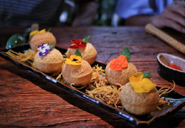 Bất ngờ với người đứng sau nhà hàng chay TP.HCM được Michelin vinh danh 2 năm liền Bất ngờ với người đứng sau nhà hàng chay TP.HCM được Michelin vinh danh 2 năm liền