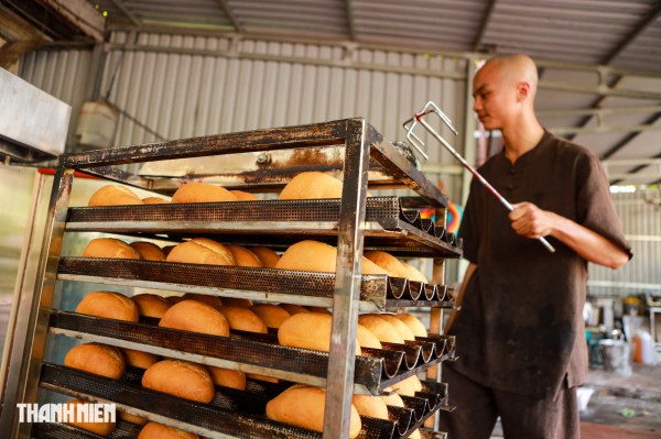 Buffet chay ở chùa TP.HCM có gì đặc biệt mà thu hút hàng ngàn người?