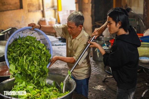 Buffet chay ở chùa TP.HCM có gì đặc biệt mà thu hút hàng ngàn người?