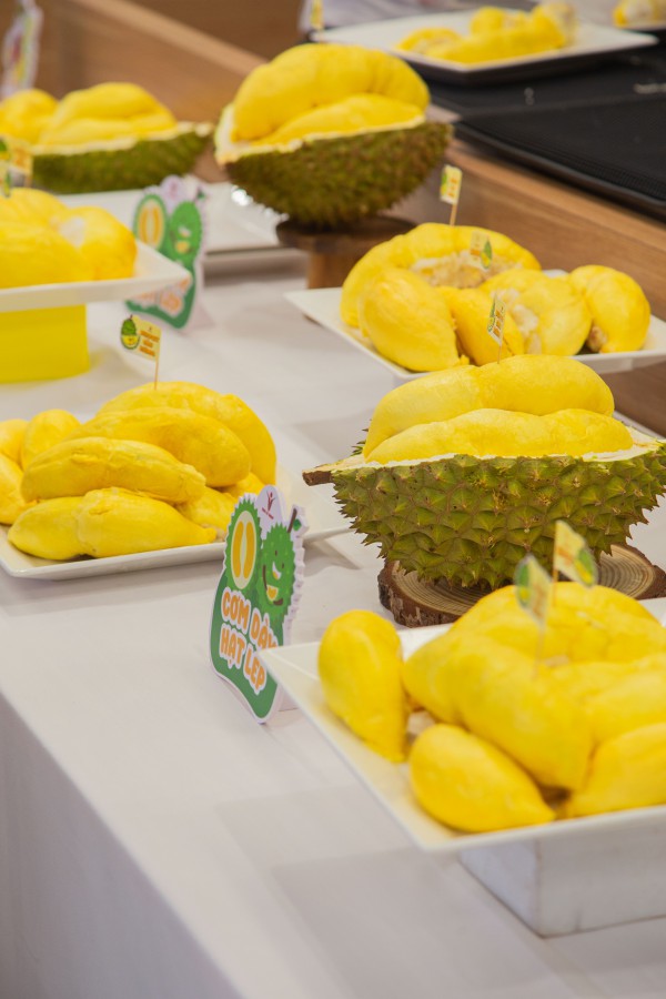 Buffet sầu riêng ở TP.HCM: Chuẩn bị hơn 1 tấn, khách ngồi kín chỗ