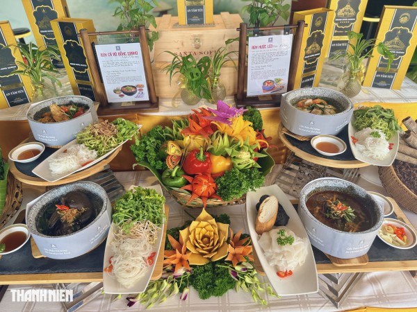 Bún quậy, bún cá cay vào khách sạn 5 sao TP.HCM: Món quê vẫn giữ vị quen