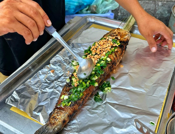 Cá lóc nướng cúng ông Táo: Bà chủ ở TP.HCM năm ngoái bật khóc, nay thế nào?