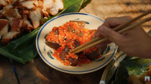Chàng trai khiến nhiều người 'bụng réo' lúc nửa đêm với các clip món ngon miền Tây Chàng trai khiến nhiều người 'bụng réo' lúc nửa đêm với các clip món ngon miền Tây