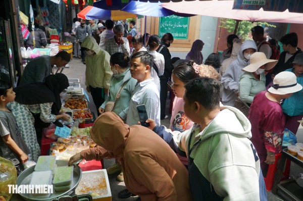 Chợ ẩm thực Ramadan ở TP.HCM chỉ mở một tháng bán gì?