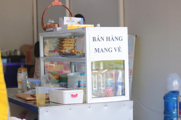 Hàng quán Q.Hai Bà Trưng bán mang về: Mong người dân thông cảm, không sang quận khác ăn uống