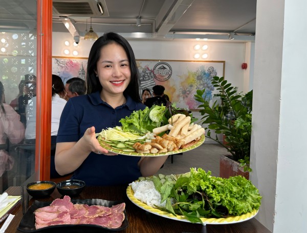Học sinh mang điểm thi... đi ăn nem nướng, có người được giảm hơn 90% ở TP.HCM Học sinh mang điểm thi... đi ăn nem nướng, có người được giảm hơn 90% ở TP.HCM