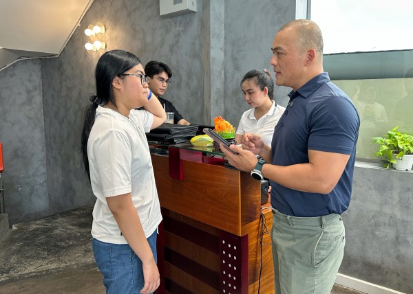 Học sinh mang điểm thi... đi ăn nem nướng, có người được giảm hơn 90% ở TP.HCM Học sinh mang điểm thi... đi ăn nem nướng, có người được giảm hơn 90% ở TP.HCM
