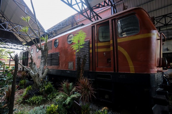 'Hồi sinh' đầu máy tàu hỏa gần 50 năm tuổi, quán cà phê ở Huế hút khách 'Hồi sinh' đầu máy tàu hỏa gần 50 năm tuổi, quán cà phê ở Huế hút khách