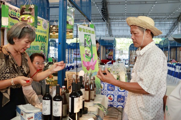Hôm nay ngày đầu lễ hội ẩm thực cua Cà Mau ở TP.HCM: Thực khách hào hứng Hôm nay ngày đầu lễ hội ẩm thực cua Cà Mau ở TP.HCM: Thực khách hào hứng