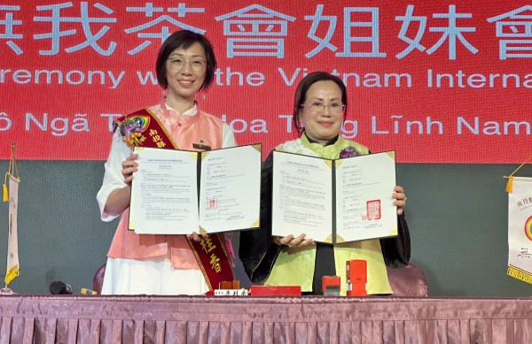 Kết nghĩa Hội trà Tùng Lĩnh Nam Đầu: Đưa văn hóa trà Việt đến bạn bè quốc tế Kết nghĩa Hội trà Tùng Lĩnh Nam Đầu: Đưa văn hóa trà Việt đến bạn bè quốc tế