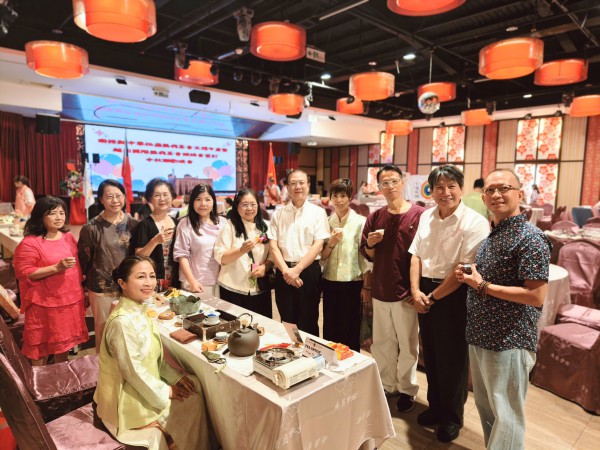 Kết nghĩa Hội trà Tùng Lĩnh Nam Đầu: Đưa văn hóa trà Việt đến bạn bè quốc tế Kết nghĩa Hội trà Tùng Lĩnh Nam Đầu: Đưa văn hóa trà Việt đến bạn bè quốc tế