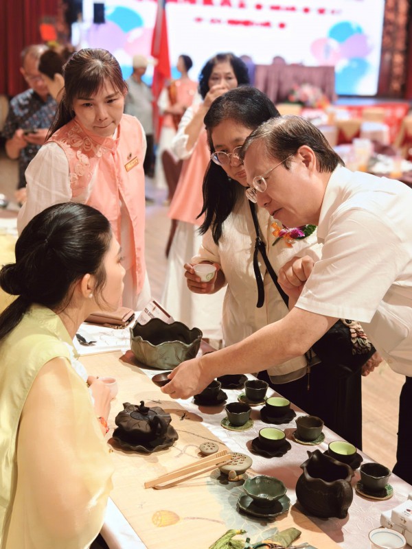 Kết nghĩa Hội trà Tùng Lĩnh Nam Đầu: Đưa văn hóa trà Việt đến bạn bè quốc tế Kết nghĩa Hội trà Tùng Lĩnh Nam Đầu: Đưa văn hóa trà Việt đến bạn bè quốc tế