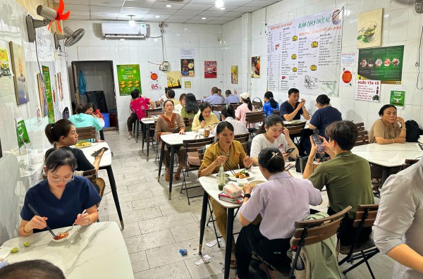 Khai mạc Vesak 2025: Quán chay cạnh Việt Nam Quốc Tự TP.HCM ùn ùn khách 'gấp 3 ngày thường!' Khai mạc Vesak 2025: Quán chay cạnh Việt Nam Quốc Tự TP.HCM ùn ùn khách 'gấp 3 ngày thường!'