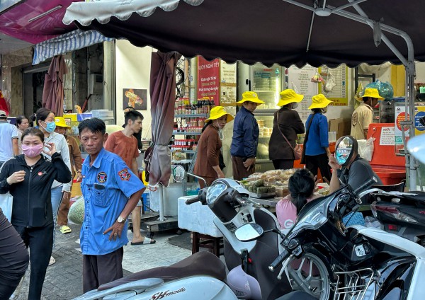 Khai mạc Vesak 2025: Quán chay cạnh Việt Nam Quốc Tự TP.HCM ùn ùn khách 'gấp 3 ngày thường!' Khai mạc Vesak 2025: Quán chay cạnh Việt Nam Quốc Tự TP.HCM ùn ùn khách 'gấp 3 ngày thường!'