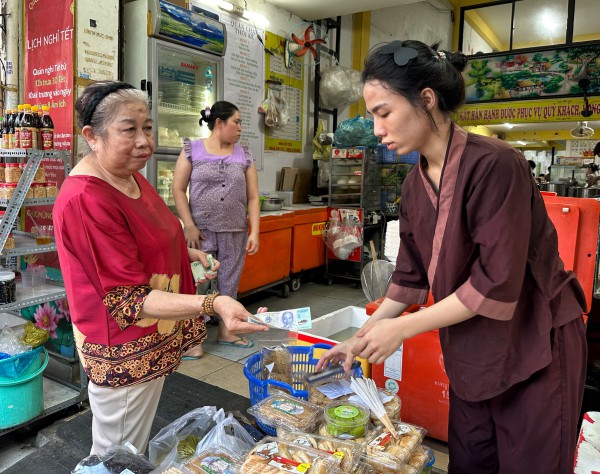 Khai mạc Vesak 2025: Quán chay cạnh Việt Nam Quốc Tự TP.HCM ùn ùn khách 'gấp 3 ngày thường!' Khai mạc Vesak 2025: Quán chay cạnh Việt Nam Quốc Tự TP.HCM ùn ùn khách 'gấp 3 ngày thường!'