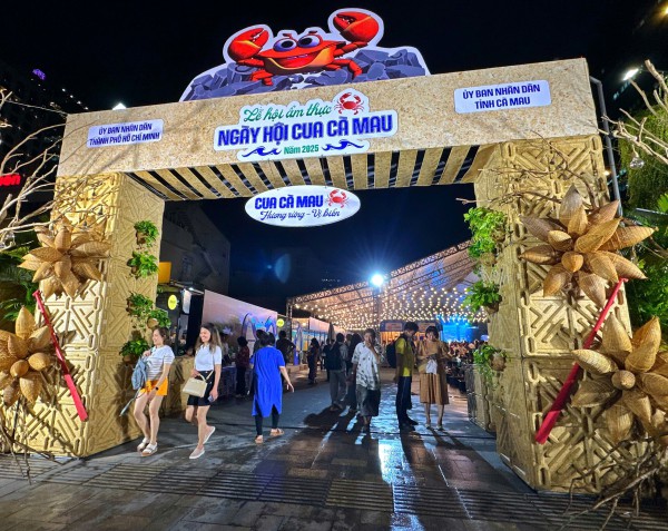 Khai mạc lễ hội ẩm thực cua Cà Mau ở TP.HCM: Ùn ùn thực khách tìm đến Khai mạc lễ hội ẩm thực cua Cà Mau ở TP.HCM: Ùn ùn thực khách tìm đến