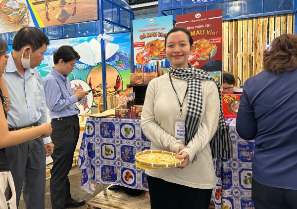 Khai mạc lễ hội ẩm thực cua Cà Mau ở TP.HCM: Ùn ùn thực khách tìm đến Khai mạc lễ hội ẩm thực cua Cà Mau ở TP.HCM: Ùn ùn thực khách tìm đến