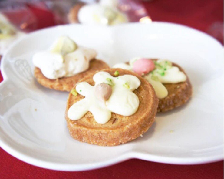 Kỳ lạ chiếc bánh quy hình phân chim nhưng hút khách không ngờ