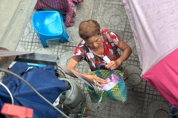 Kỳ lạ cơm gà 'thả dây' ở TP.HCM: Bà chủ ăn chay trường, không nếm món mình nấu Kỳ lạ cơm gà 'thả dây' ở TP.HCM: Bà chủ ăn chay trường, không nếm món mình nấu