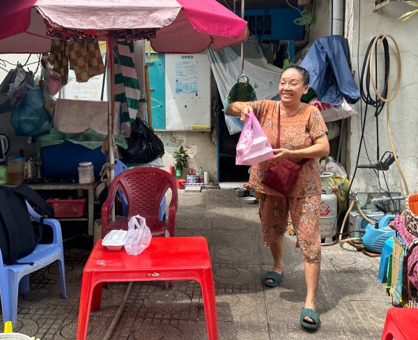 Kỳ lạ cơm gà 'thả dây' ở TP.HCM: Bà chủ ăn chay trường, không nếm món mình nấu Kỳ lạ cơm gà 'thả dây' ở TP.HCM: Bà chủ ăn chay trường, không nếm món mình nấu