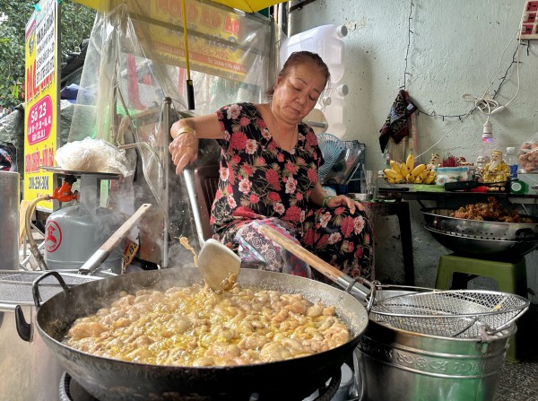 Kỳ lạ cơm gà 'thả dây' ở TP.HCM: Bà chủ ăn chay trường, không nếm món mình nấu Kỳ lạ cơm gà 'thả dây' ở TP.HCM: Bà chủ ăn chay trường, không nếm món mình nấu
