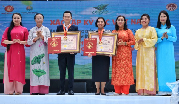 Kỷ lục Việt Nam: 200 món chay từ sen tại lễ hội ẩm thực chay ở TP.HCM Kỷ lục Việt Nam: 200 món chay từ sen tại lễ hội ẩm thực chay ở TP.HCM