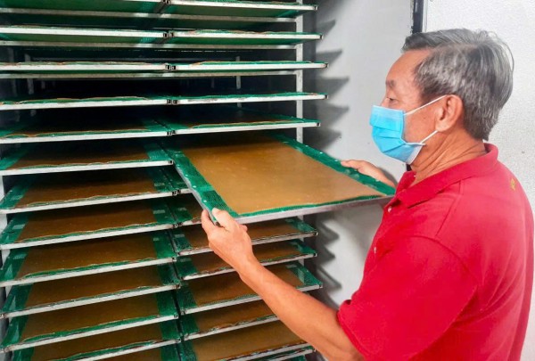 Làng bánh phồng tôm Cà Mau đỏ lửa cận tết, đơn hàng tăng 30%