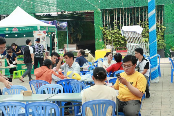 Lễ hội ẩm thực Chợ Lớn: Cả trăm món ngon hút khách xếp hàng từ sáng sớm