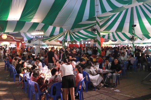 Lễ hội ẩm thực Chợ Lớn: Đông nghẹt khách ngày cuối tuần Lễ hội ẩm thực Chợ Lớn: Đông nghẹt khách ngày cuối tuần
