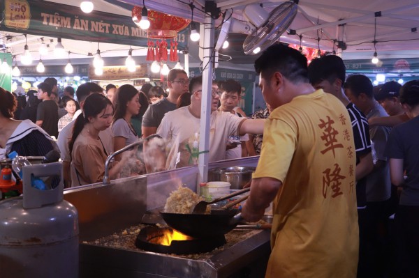 Lễ hội ẩm thực Chợ Lớn: Đông nghẹt khách ngày cuối tuần Lễ hội ẩm thực Chợ Lớn: Đông nghẹt khách ngày cuối tuần