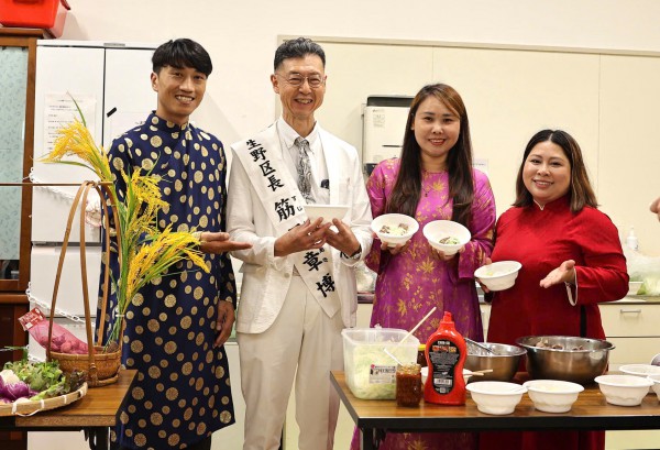 Lễ hội ẩm thực Việt Nam: Người Việt nấu phở đãi người Nhật tại Osaka