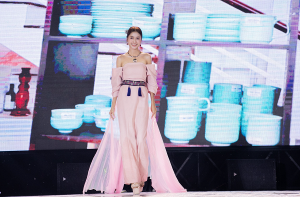 Lễ hội ẩm thực chay 2025: Hoa hậu Nguyễn Thanh Hà lan tỏa thông điệp sống xanh Lễ hội ẩm thực chay 2025: Hoa hậu Nguyễn Thanh Hà lan tỏa thông điệp sống xanh