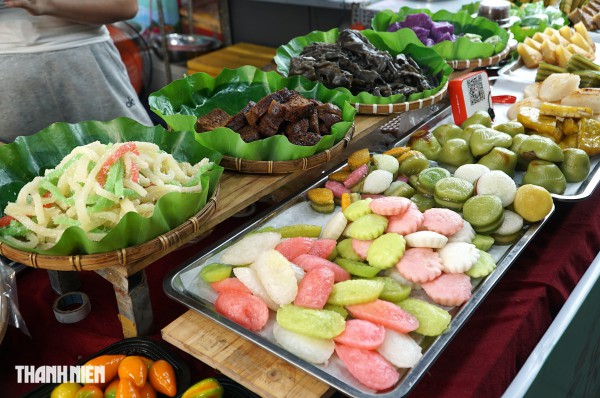 Lễ hội ẩm thực ở ngôi chợ trăm tuổi tại TP.HCM: Hàng trăm loại bánh miền Tây bắt mắt Lễ hội ẩm thực ở ngôi chợ trăm tuổi tại TP.HCM: Hàng trăm loại bánh miền Tây bắt mắt