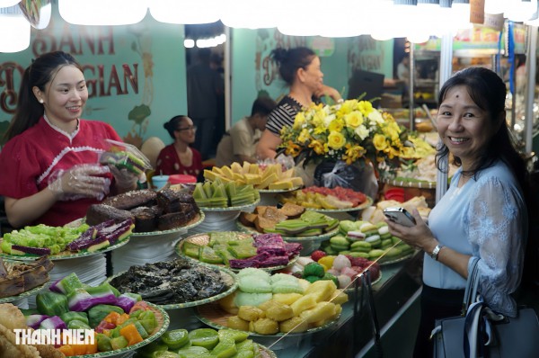 Lễ hội ẩm thực ở ngôi chợ trăm tuổi tại TP.HCM: Hàng trăm loại bánh miền Tây bắt mắt Lễ hội ẩm thực ở ngôi chợ trăm tuổi tại TP.HCM: Hàng trăm loại bánh miền Tây bắt mắt