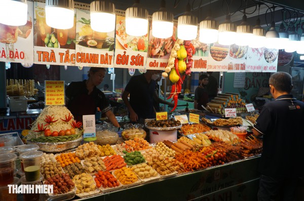 Lễ hội ẩm thực ở ngôi chợ trăm tuổi tại TP.HCM: Hàng trăm loại bánh miền Tây bắt mắt Lễ hội ẩm thực ở ngôi chợ trăm tuổi tại TP.HCM: Hàng trăm loại bánh miền Tây bắt mắt