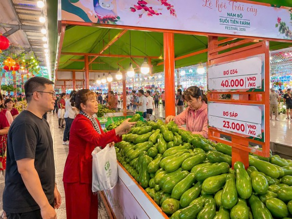 Lễ hội trái cây Nam bộ 2026 khai mạc: Suối Tiên nườm nượp khách; sầu riêng lên ngôi