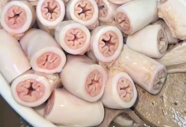 Lòng se điếu gây tranh cãi dữ dội trên mạng, thực khách lo lắng: 'Hết dám ăn!' Lòng se điếu gây tranh cãi dữ dội trên mạng, thực khách lo lắng: 'Hết dám ăn!'