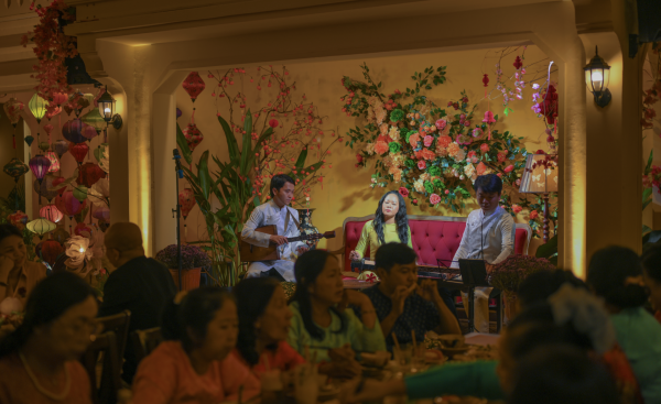 Mâm cỗ tết 3 miền trình làng tại TP.HCM: Thực khách hào hứng ăn tết sớm