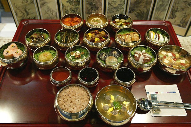 Mâm cơm truyền thống Hàn Quốc khiến người lười rửa bát “chạy mất dép” Mâm cơm truyền thống Hàn Quốc khiến người lười rửa bát “chạy mất dép”