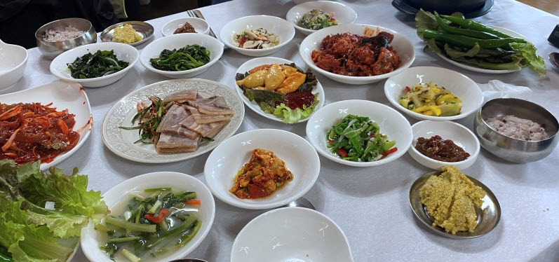 Mâm cơm truyền thống Hàn Quốc khiến người lười rửa bát “chạy mất dép” Mâm cơm truyền thống Hàn Quốc khiến người lười rửa bát “chạy mất dép”