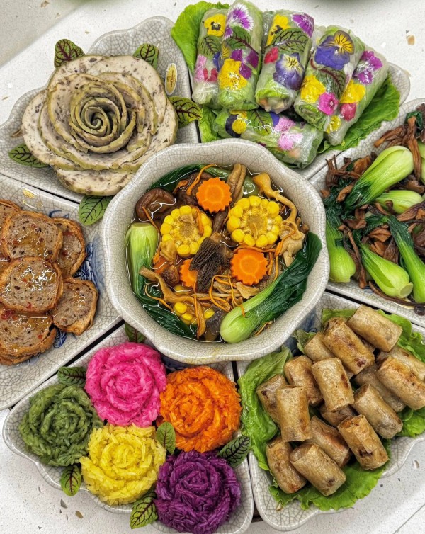 Mâm cúng Vu lan rằm tháng 7 âm lịch đẹp mắt: Chay thanh tịnh, mặn đủ đầy