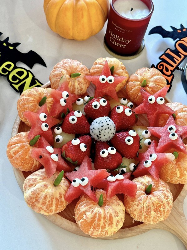 Mẹ 3 con tự làm mâm cỗ Halloween, dân mạng ngạc nhiên, khen hết lời