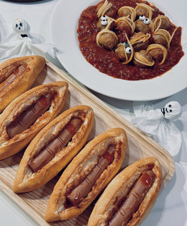 Mẹ 3 con tự làm mâm cỗ Halloween, dân mạng ngạc nhiên, khen hết lời