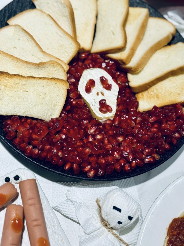 Mẹ 3 con tự làm mâm cỗ Halloween, dân mạng ngạc nhiên, khen hết lời