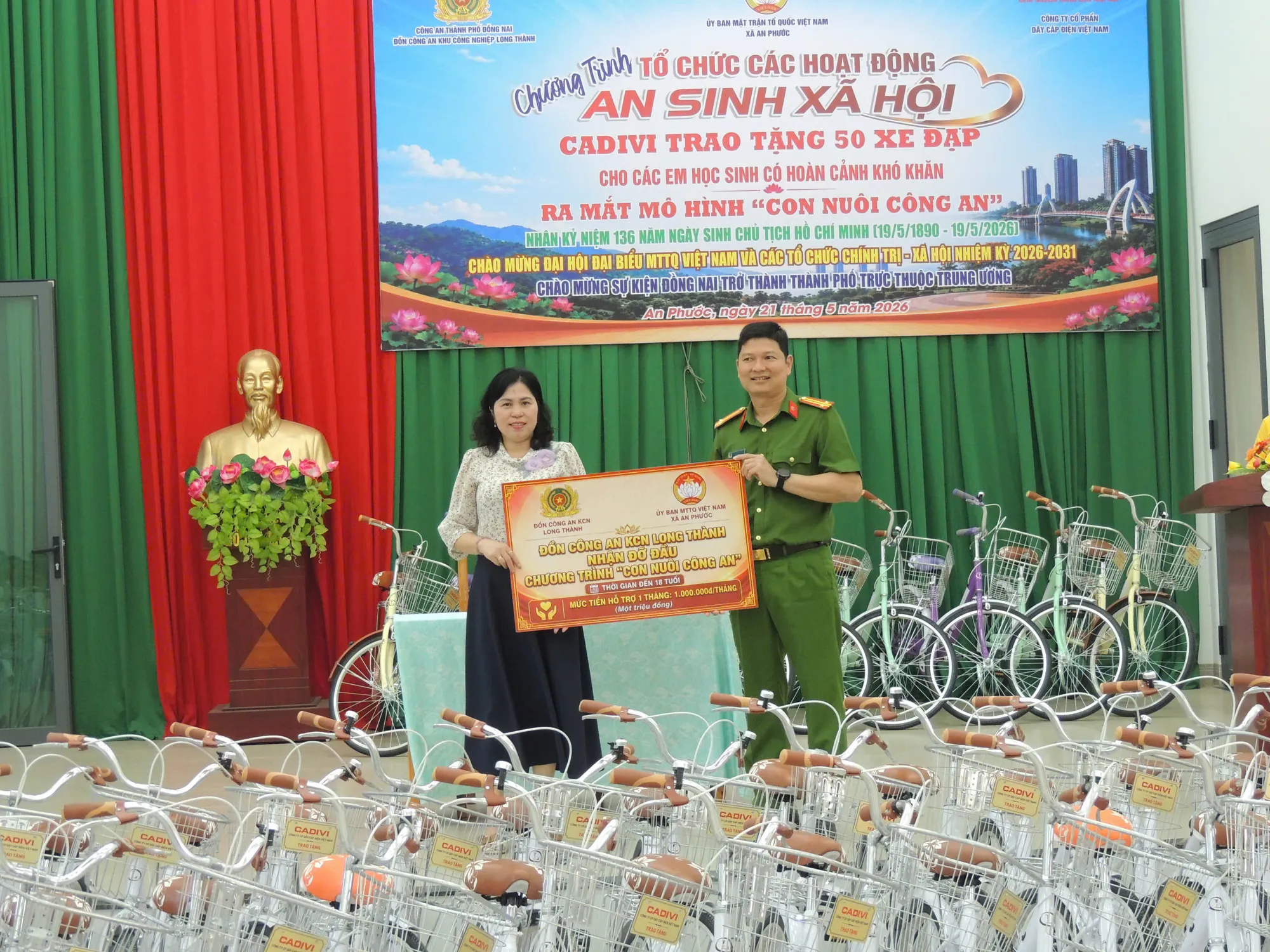 Mô hình "Con nuôi Công an" và những hoạt động ý nghĩa tiếp sức cho học sinh nghèo tới trường Mô hình "Con nuôi Công an" và những hoạt động ý nghĩa tiếp sức cho học sinh nghèo tới trường