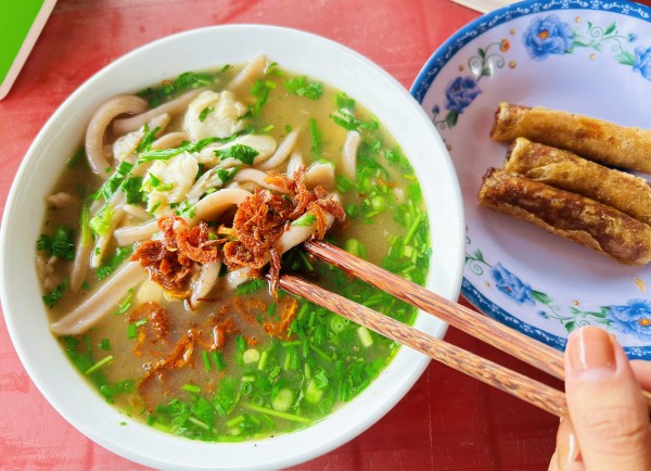 Món cháo... lạ, chỉ bán vài giờ mỗi sáng: Khách đến trễ hết phần Món cháo... lạ, chỉ bán vài giờ mỗi sáng: Khách đến trễ hết phần