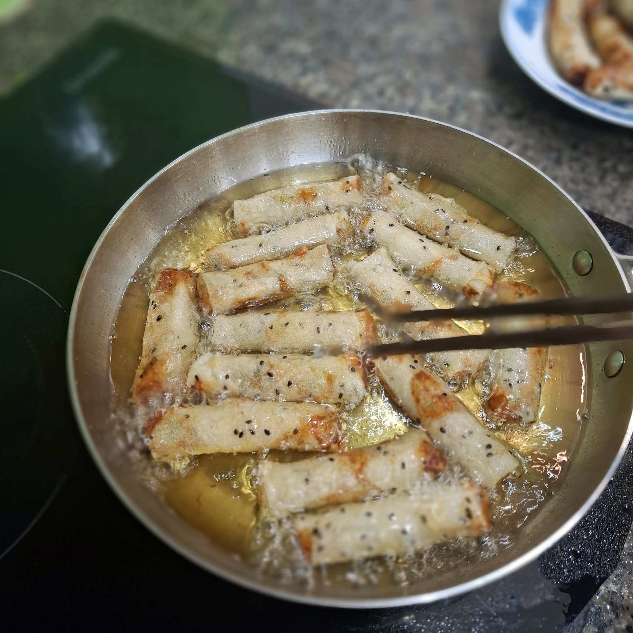 Món ngon giòn rụm từ nguyên liệu dân dã, giá cực rẻ Món ngon giòn rụm từ nguyên liệu dân dã, giá cực rẻ