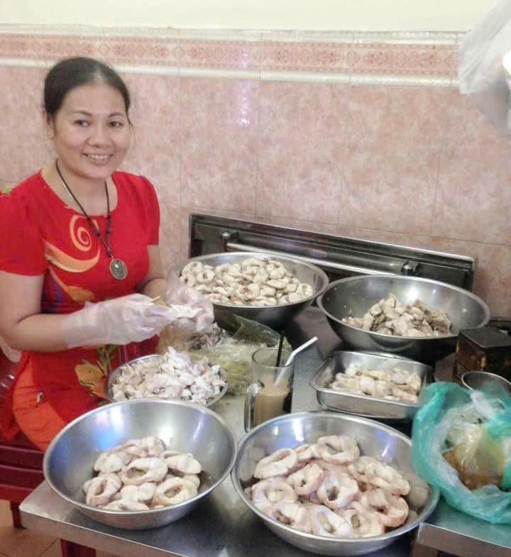 'Nữ hoàng cá lóc' ở TP.HCM cùng bí mật về lần vua bếp Yan Can Cook ghé ăn